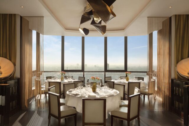 Bespoke table arrangements and luxury place settings reflecting Galvin style.