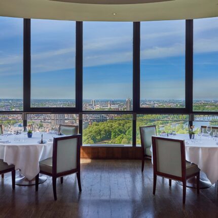Galvin at Windows: A masterfully plated Michelin-standard course overlooking Mayfair.