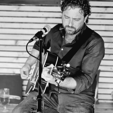 Live music in Essex: Simon French playing guitar for pub guests at Galvin Green Man.
