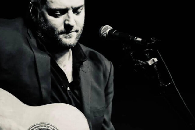 Best Pub Restaurant in Essex Chelmsford with Joe Gibson, live music and enjoy Joe’s live singing throughout the evening and food menus.