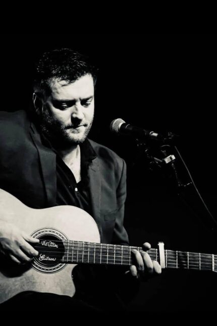 A live acoustic band performing at Galvin Green Man pub in Essex.